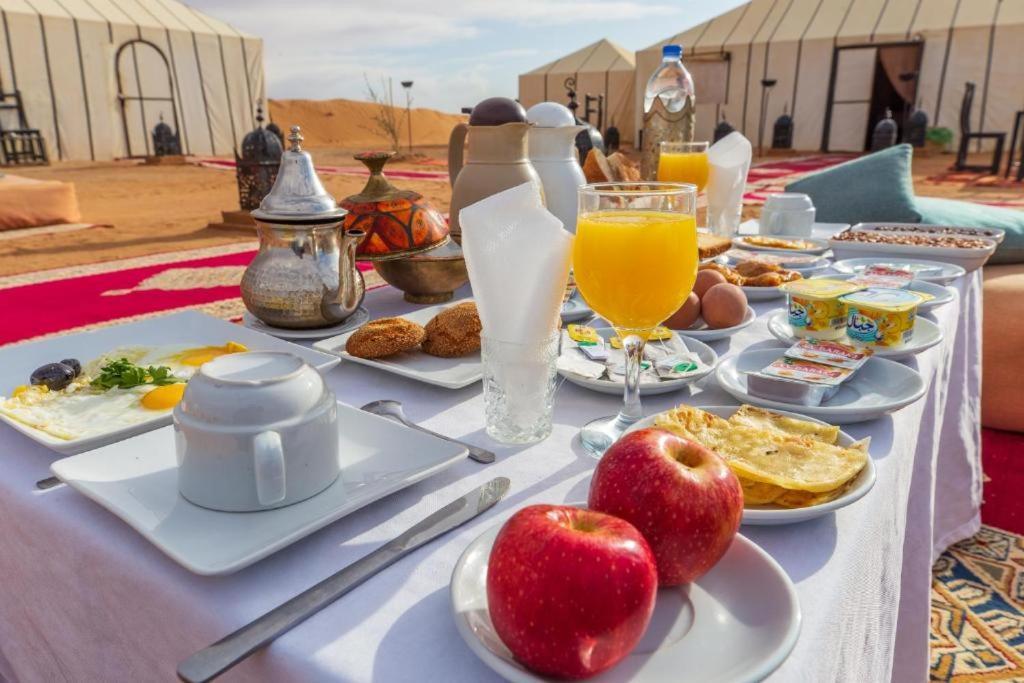 Отель Ahlam Luxury Camp Мерзуга Экстерьер фото