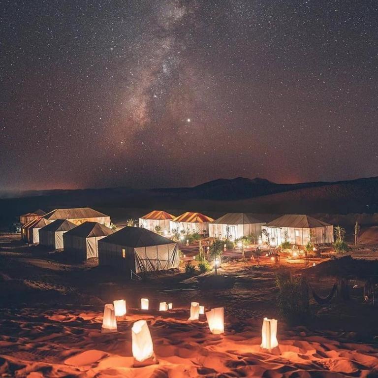Отель Ahlam Luxury Camp Мерзуга Экстерьер фото