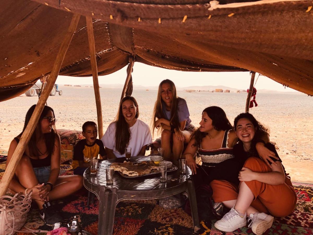 Отель Ahlam Luxury Camp Мерзуга Экстерьер фото