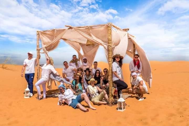 Отель Ahlam Luxury Camp Мерзуга Экстерьер фото