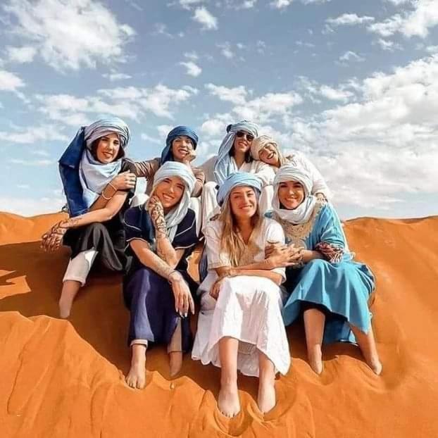 Отель Ahlam Luxury Camp Мерзуга Экстерьер фото