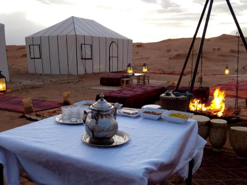 Отель Ahlam Luxury Camp Мерзуга Экстерьер фото