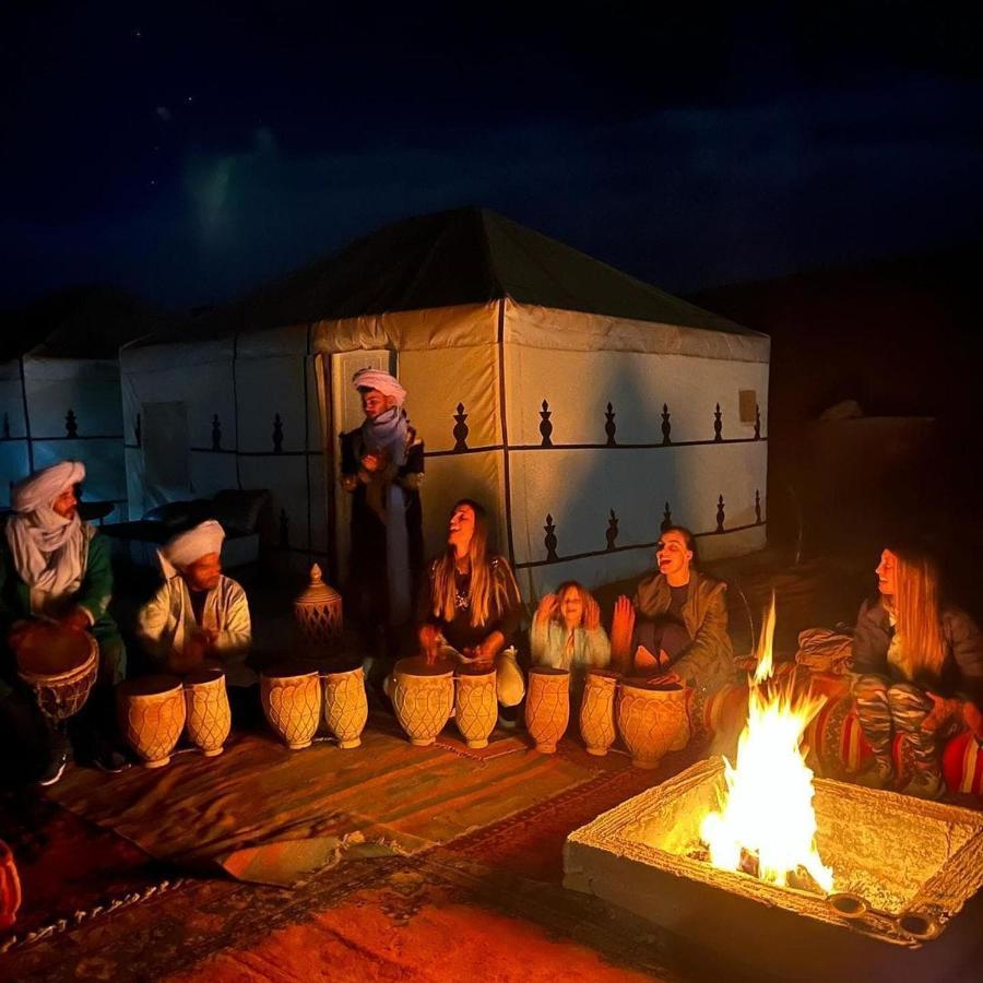 Отель Ahlam Luxury Camp Мерзуга Экстерьер фото