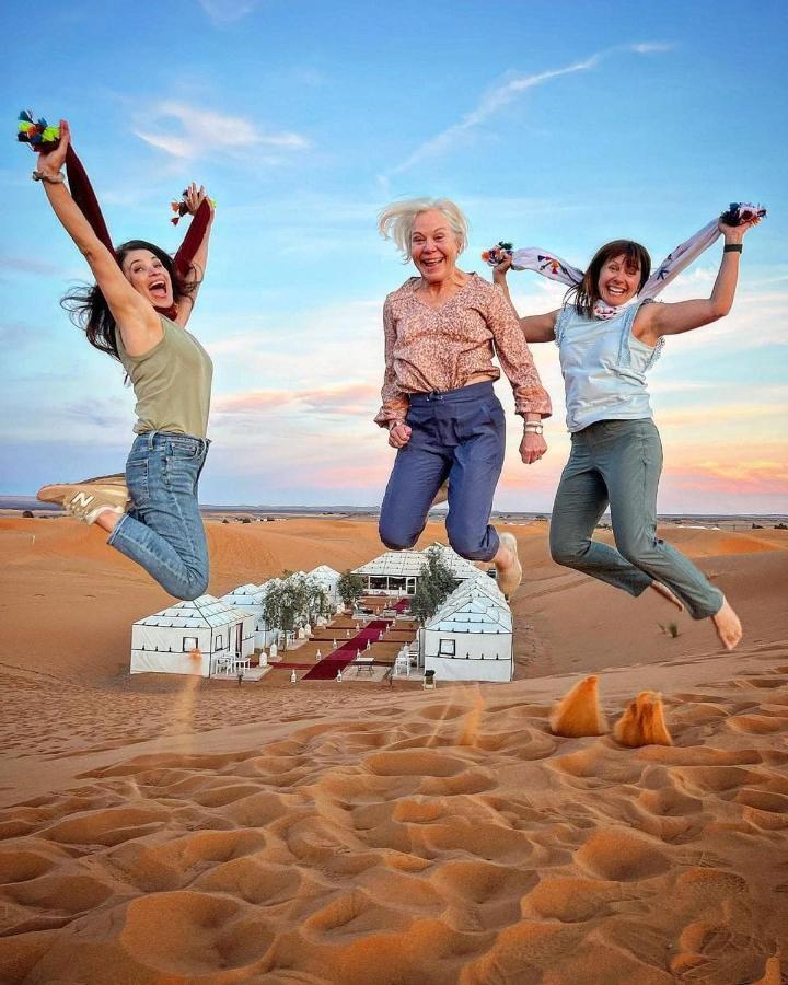 Отель Ahlam Luxury Camp Мерзуга Экстерьер фото